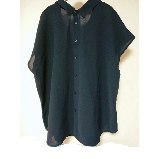GU(ジーユー)の後ろボタンシャツ レディースのトップス(シャツ/ブラウス(半袖/袖なし))の商品写真