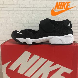 ナイキ(NIKE)の【24cm】【新品箱無し】普通郵便 ✨NIKE✨エアリフト GS/PS ブラック(サンダル)