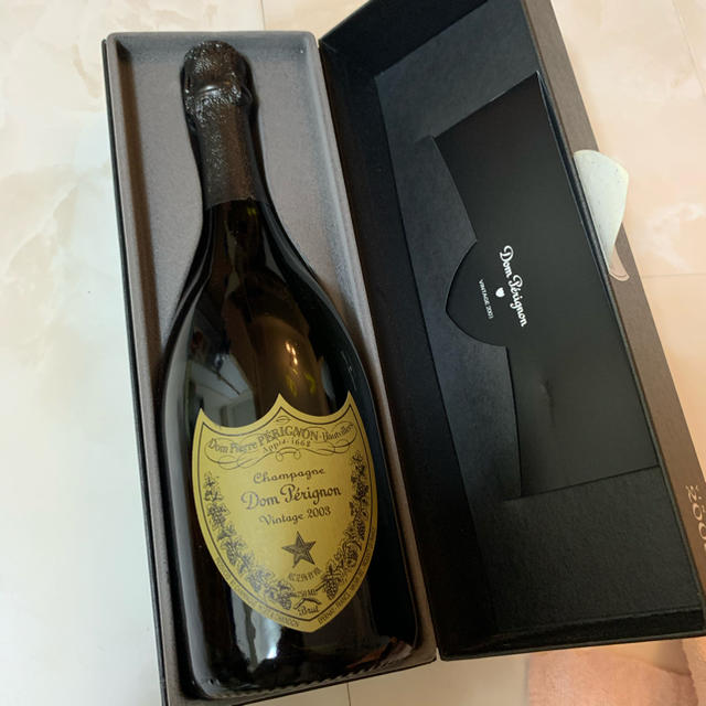 Dom Pérignon(ドンペリニヨン)のドンペリニヨン　ヴィンテージ　2003 白　750ml 当たり年らしいです 食品/飲料/酒の酒(シャンパン/スパークリングワイン)の商品写真