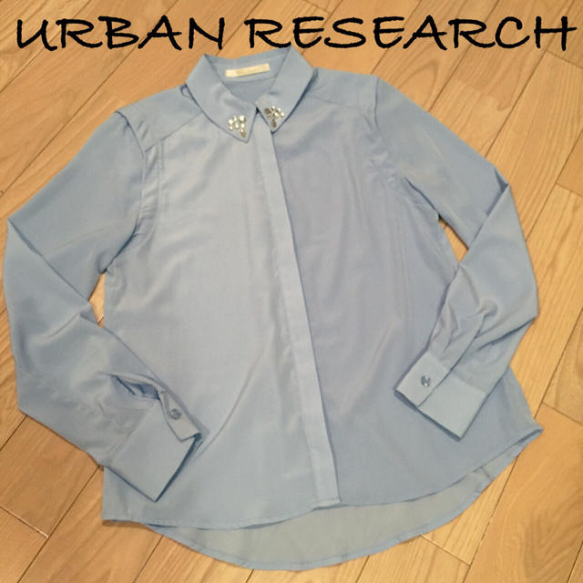 URBAN RESEARCH(アーバンリサーチ)のアーバンリサーチ♡ビジュー付とろみシャツ レディースのトップス(シャツ/ブラウス(長袖/七分))の商品写真