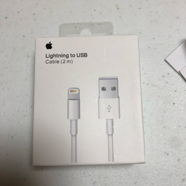 Apple(アップル)のapple 純正　Lightning　USB ケーブル2m 1個新品 未開封 スマホ/家電/カメラのスマートフォン/携帯電話(バッテリー/充電器)の商品写真