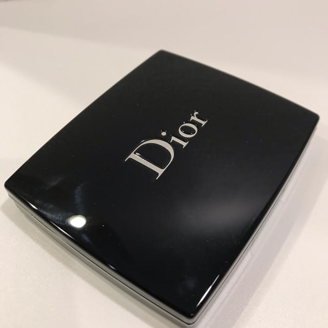 Dior(ディオール)の【DIOR】サンクルール　877 SHOCK コスメ/美容のベースメイク/化粧品(アイシャドウ)の商品写真