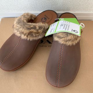 クロックス(crocs)のファー付きミュール　(カラー:こげ茶)(ミュール)