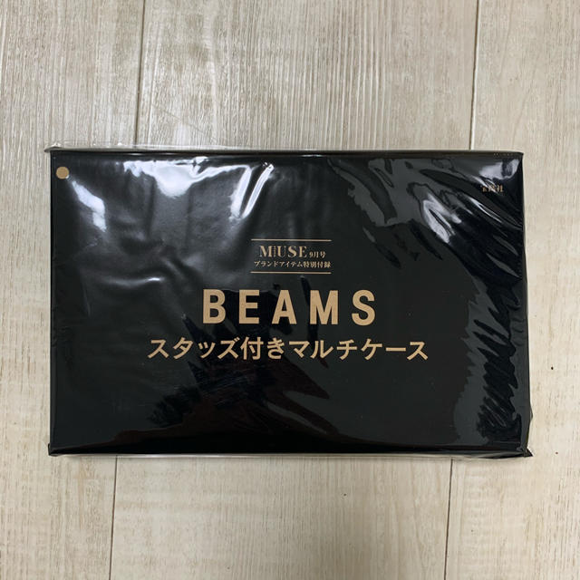 BEAMS(ビームス)のBEAMS×otonaMUSE 2019年9月号　付録　スタッズ付きマルチケース レディースのバッグ(ショルダーバッグ)の商品写真