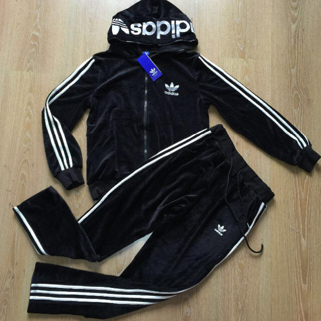 adidas - アディダス ベロア セットアップ黒 XLの通販 by adidas - アディダス ベロア セットアップ黒 XLの通販 by