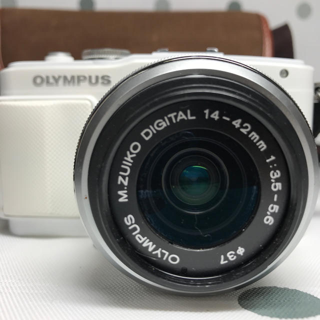 OLYMPUS(オリンパス)のolympus e-pl6 レンズキット スマホ/家電/カメラのカメラ(ミラーレス一眼)の商品写真