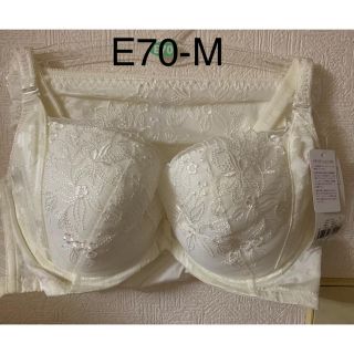 トリンプ(Triumph)の0929 トリンプ AMO`SSTYLEブラジャーE70＆ショーツMセット(ブラ&ショーツセット)