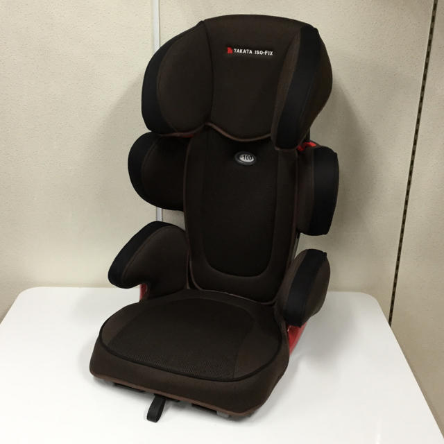 タカタ takata312 ISOFIX対応 アイフィックスジュニア ブラウン  キッズ/ベビー/マタニティの外出/移動用品(自動車用チャイルドシート本体)の商品写真