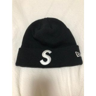 シュプリーム(Supreme)のsupreme newera sロゴ 黒 ビーニー ニット帽(ニット帽/ビーニー)