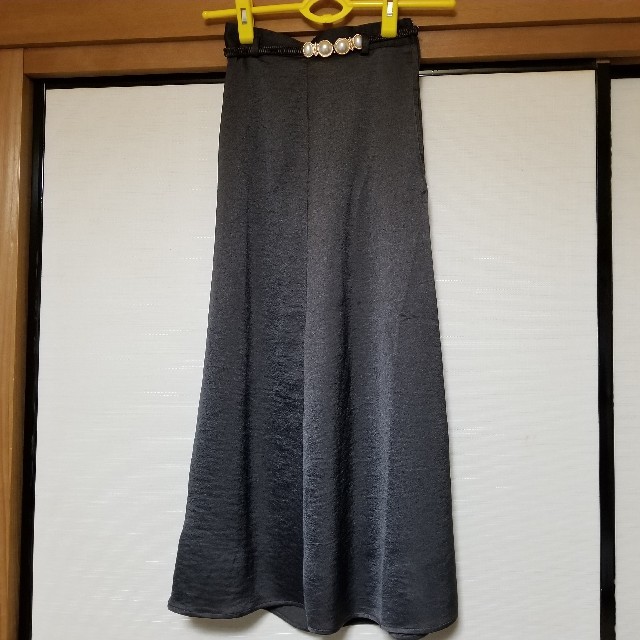 MAJESTIC LEGON(マジェスティックレゴン)のMAJESTIC LEGON  ベルト付サテンロングスカート  ブラウン レディースのスカート(ロングスカート)の商品写真