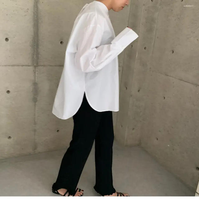 DEUXIEME CLASSE(ドゥーズィエムクラス)のella selectshop  back twist over blouse  レディースのトップス(シャツ/ブラウス(長袖/七分))の商品写真