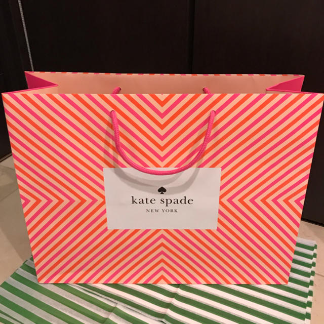 kate spade new york(ケイトスペードニューヨーク)のケイトスペード  大きめ 紙袋４枚 レディースのバッグ(ショップ袋)の商品写真