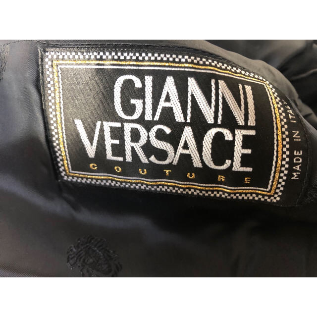 Gianni Versace(ジャンニヴェルサーチ)の【GIANNI VERSACE】オシャレなワンピース&ジャケット レディースのフォーマル/ドレス(スーツ)の商品写真