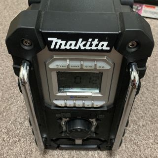 マキタ(Makita)の充電式ラジオ　MR108充電器　バッテリー2個付き(ラジオ)