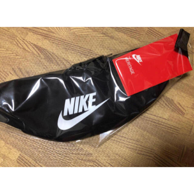 NIKE(ナイキ)のナイキ ウエストポーチ ヒップバッグ BA5750 ブラック レディースのバッグ(ボディバッグ/ウエストポーチ)の商品写真