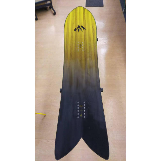 jones snowboard storm chaser 147