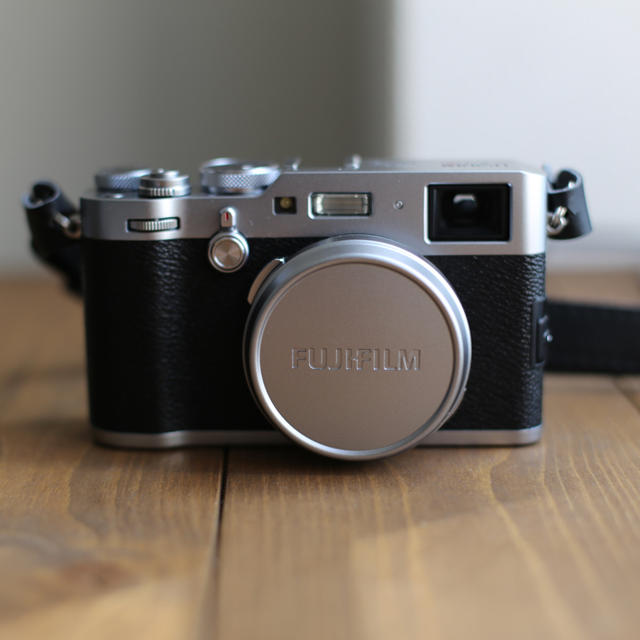 富士フイルム - FUJIFILM X100F silver 富士フィルムの通販 by tobcntd's shop｜フジフイルムならラクマ