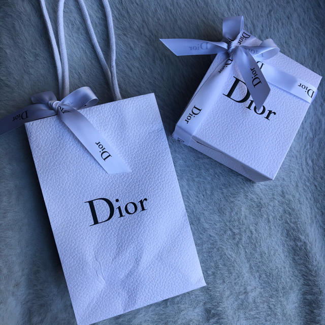 Dior(ディオール)のDior(ディオール) ギフトボックス空箱 レディースのバッグ(ショップ袋)の商品写真