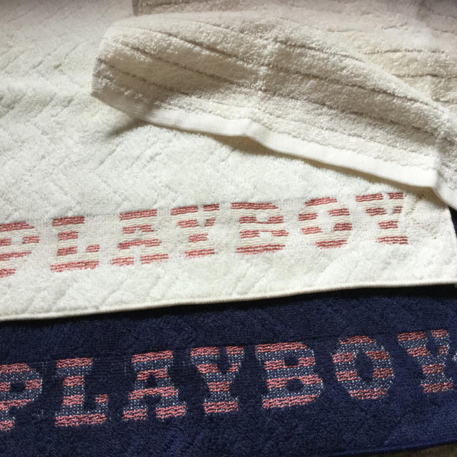 PLAYBOY(プレイボーイ)のプレイボーイのタオルハンカチ2枚と有機コットンのタオルハンカチ合計3枚セット メンズのファッション小物(ハンカチ/ポケットチーフ)の商品写真