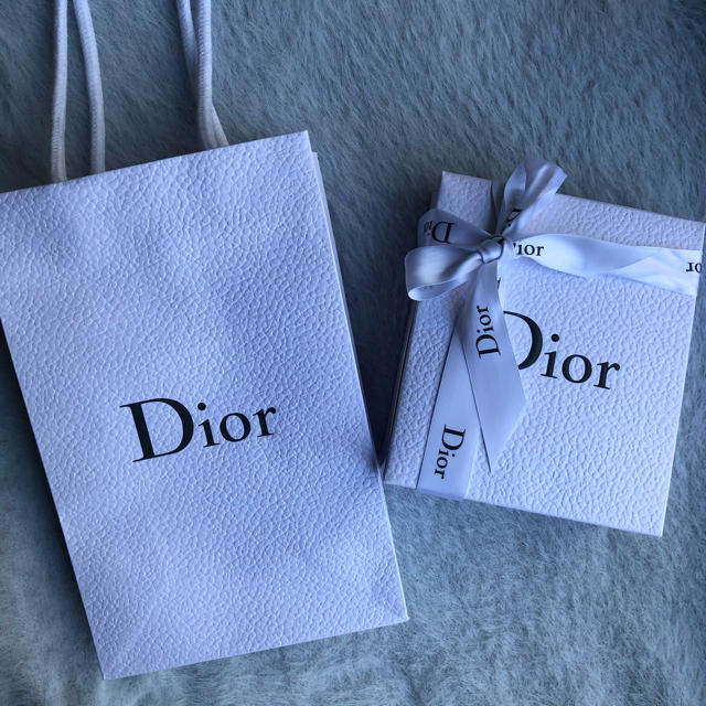 Dior(ディオール)のDior(ディオール) ギフトボックス空箱 レディースのバッグ(ショップ袋)の商品写真