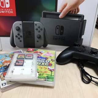 ニンテンドウ(任天堂)の任天堂switch本体 +カセット+コントローラー付(家庭用ゲーム機本体)