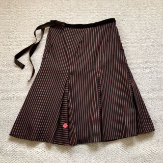 ポールスミス(Paul Smith)の【お値下げ】Paul Smith BLACK ウールのスカート お花の刺繍付き(ひざ丈スカート)