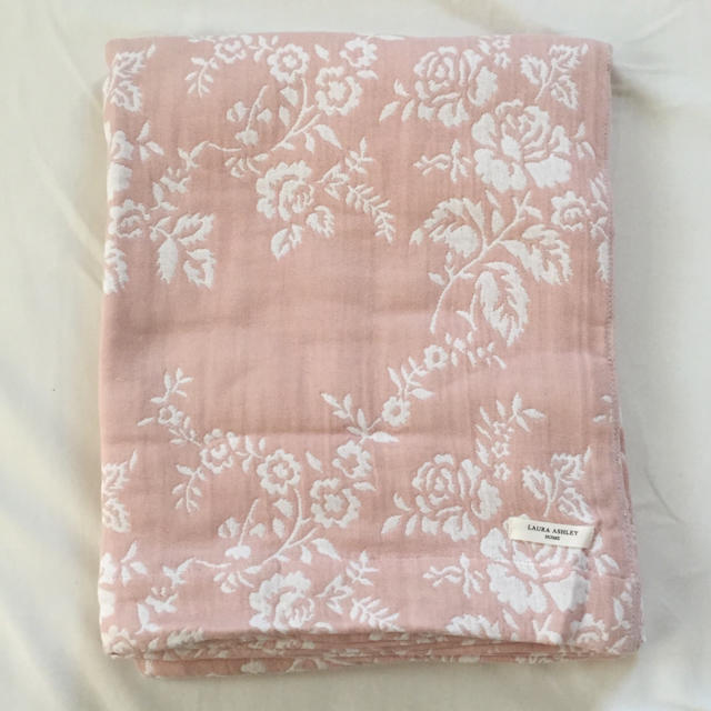 LAURA ASHLEY(ローラアシュレイ)の①ペールピンク　ガーゼケット  キッズ/ベビー/マタニティの寝具/家具(タオルケット)の商品写真