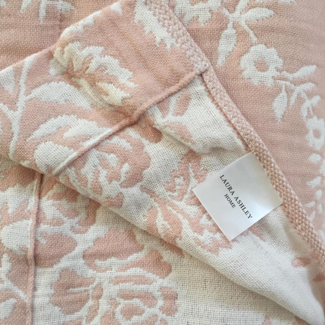 LAURA ASHLEY(ローラアシュレイ)の①ペールピンク　ガーゼケット  キッズ/ベビー/マタニティの寝具/家具(タオルケット)の商品写真