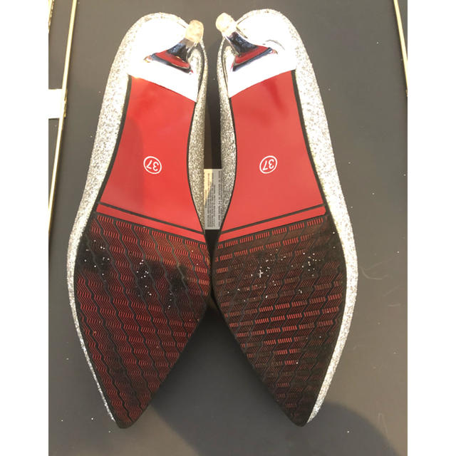 シルバーパンプス レディースの靴/シューズ(ハイヒール/パンプス)の商品写真