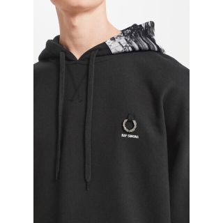 送料込　RAF SIMONS × FRED PERRY コラボ　パーカーフーディ