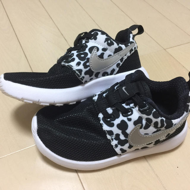 NIKE(ナイキ)の【専用です】新品未使用 NIKE ローシワン 15cm キッズ/ベビー/マタニティのキッズ靴/シューズ(15cm~)(スニーカー)の商品写真