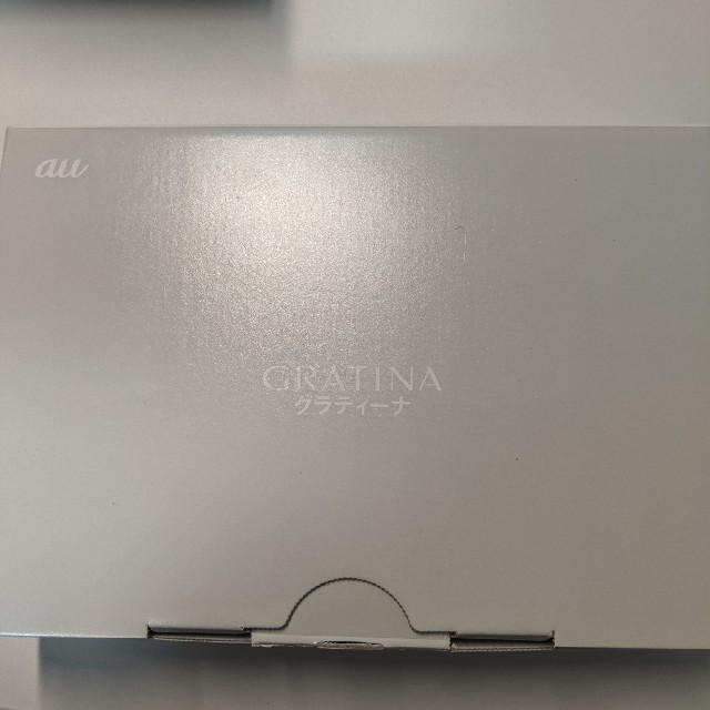 GRATINA    WHITE　グラティーナ
SIMロック解除なし携帯電話本体