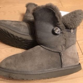 アグ(UGG)のUGG ムートンブーツ ベイリー ボタン ブリング スワロフスキー(ブーツ)