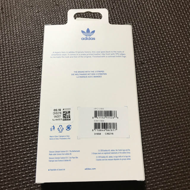 adidas(アディダス)のiPhone8 adidasスマホケース スマホ/家電/カメラのスマホアクセサリー(iPhoneケース)の商品写真