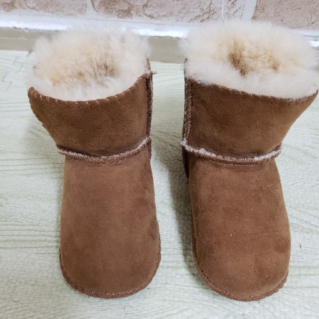 UGG(アグ)のUGG　ムートンブーツ14cm キッズ/ベビー/マタニティのベビー靴/シューズ(~14cm)(ブーツ)の商品写真