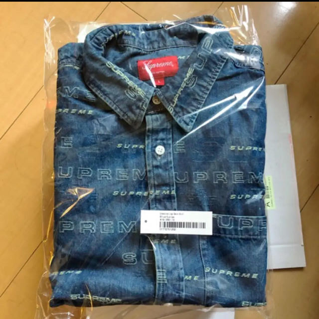 Supreme(シュプリーム)の【L】Dimensions Logo Denim Shirt メンズのトップス(シャツ)の商品写真