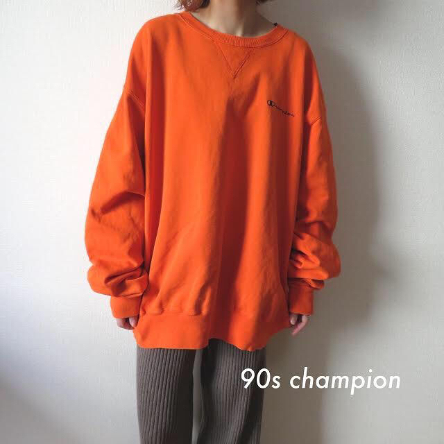 Champion(チャンピオン)の90s チャンピオン 刺繍ロゴ スウェット トレーナー  オレンジ 古着 レディースのトップス(トレーナー/スウェット)の商品写真