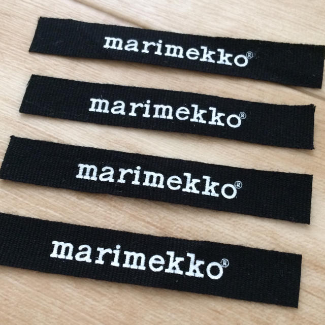 marimekko(マリメッコ)のレア!!廃盤!! マリメッコ  ロゴ リボン 黒 ハンドメイドの素材/材料(各種パーツ)の商品写真