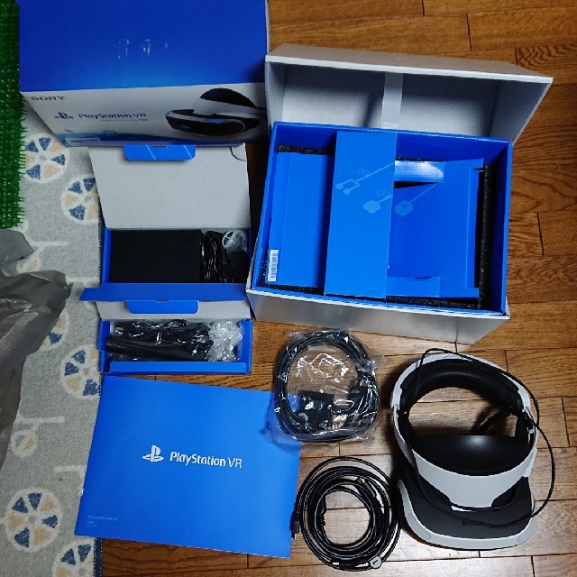 PlayStation VR(プレイステーションヴィーアール)のPSVR PlayStationCamera付属 エンタメ/ホビーのゲームソフト/ゲーム機本体(家庭用ゲーム機本体)の商品写真