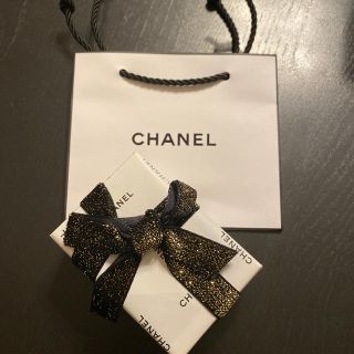 シャネル(CHANEL)のCHANEL 黒い卵　ハンドクリーム　黒ゴールドリボン(ハンドクリーム)