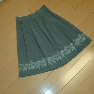 レストローズ(L'EST ROSE)のレストローズ☆新品未使用スカート(ひざ丈スカート)