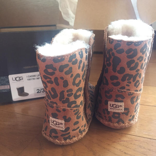 UGG(アグ)の美品 UGGベビームートン キッズ/ベビー/マタニティのベビー靴/シューズ(~14cm)(ブーツ)の商品写真