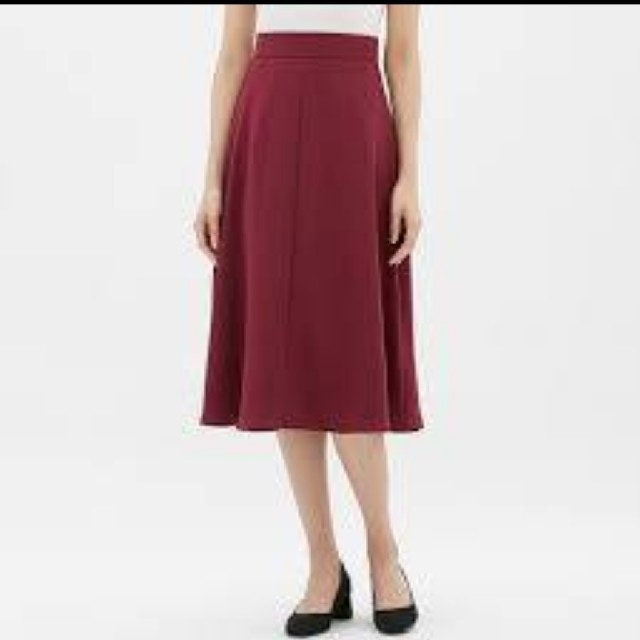 GU(ジーユー)のGU フレアミディスカート　ワインレッド レディースのスカート(ひざ丈スカート)の商品写真