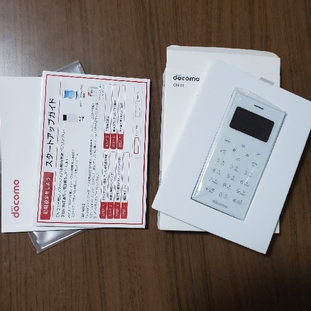 NTTdocomo(エヌティティドコモ)のdocomo ドコモ ワンナンバーフォン ON01 スマホ 子機 スマホ/家電/カメラのスマートフォン/携帯電話(携帯電話本体)の商品写真