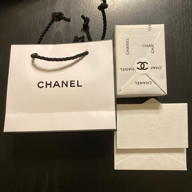 CHANEL 白い卵　ハンドクリーム