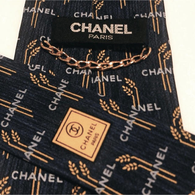 CHANEL(シャネル)のCHANEL シャネル　ロゴ柄　チェーン　ネクタイ　ネイビー　稲穂　高級　シルク メンズのファッション小物(ネクタイ)の商品写真