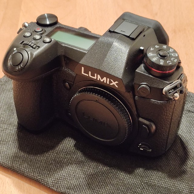 Panasonic(パナソニック)の【超美品】Panasonic Lumix G9 PRO ボディ スマホ/家電/カメラのカメラ(ミラーレス一眼)の商品写真