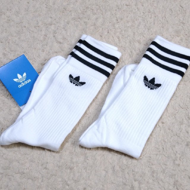 adidas(アディダス)の新品 22-24cm adidas originals 靴下 白×白 2足組 レディースのレッグウェア(ソックス)の商品写真