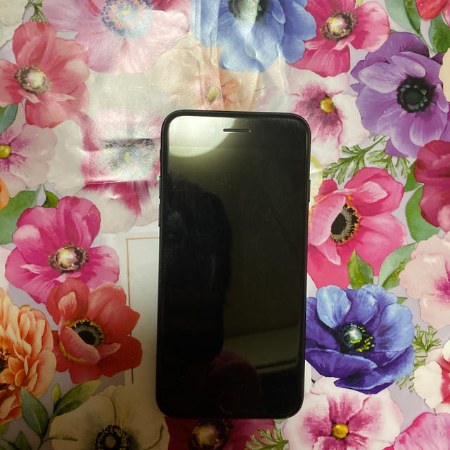 Apple(アップル)のiPhone7 32ギガ　ブラック スマホ/家電/カメラのスマートフォン/携帯電話(スマートフォン本体)の商品写真
