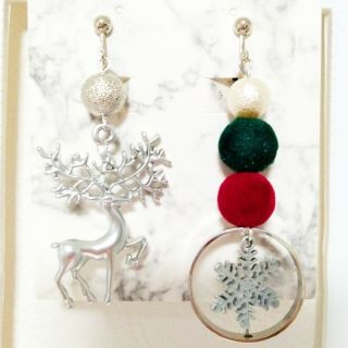 冬 クリスマス ✨ 雪 トナカイ シルバー アシメ ピアス イヤリング(ピアス)